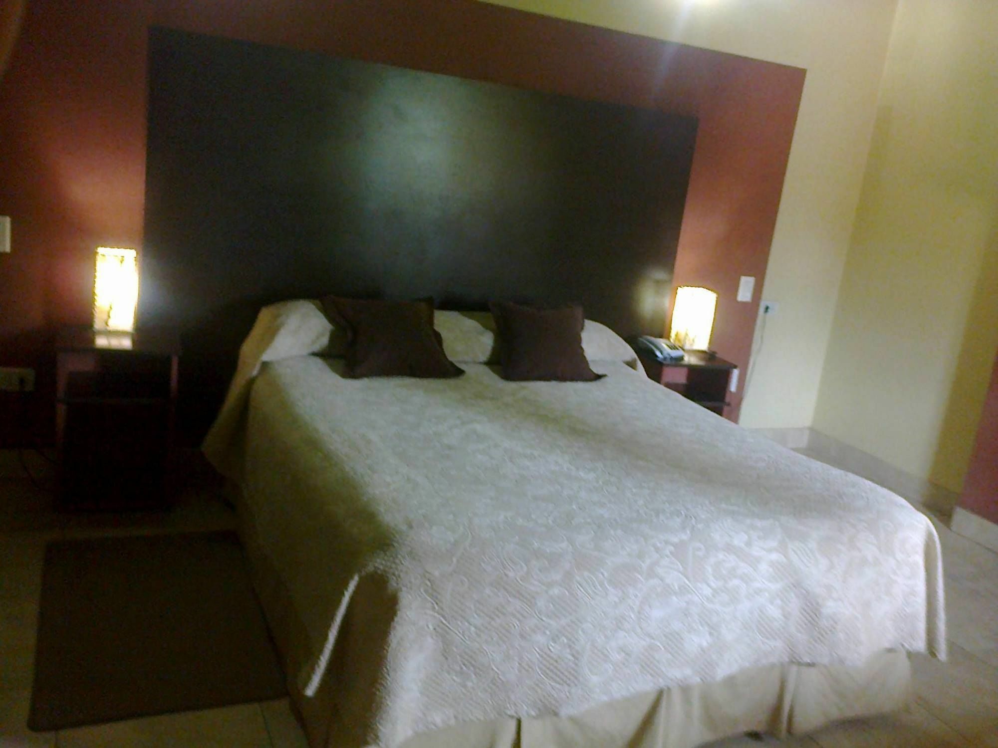 סלטה Hotel Aybal מראה חיצוני תמונה